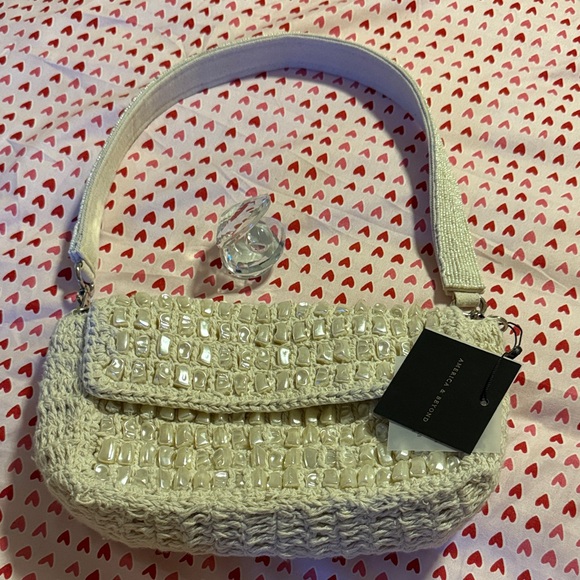 america and beyond Handbags - Chic Cream Shoulder Bag